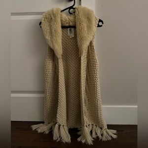 Anthropologie vest - chunky knit with cozy faux fur collar! Very good condition.